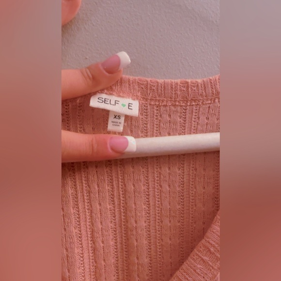 cute long sleeve crop top 💕 - Picture 3 of 4